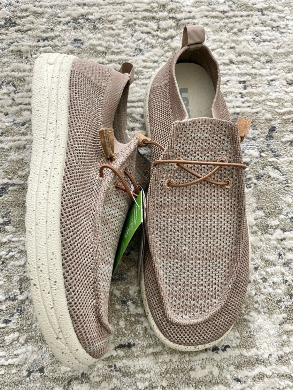 LAMO Men’s Lightweight Sneakers Size 9 Beige (hey dude style)